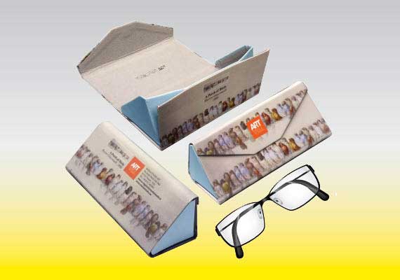 Foldable eyeglass case